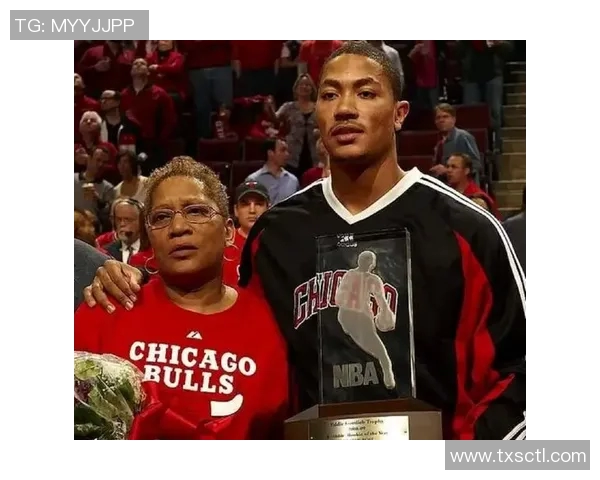 足球明星与母亲温馨合影展现亲情与奋斗背后的故事